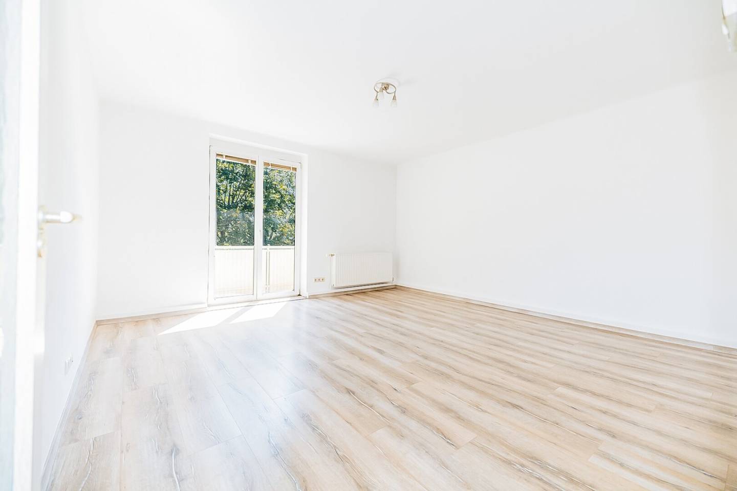 I WOW I PETS WELCOME I BALCONY I CARPORT I SHOWER I MODERN KITCHEN I 3 ADDITIONAL ACCESSIBLE ROOMS I PROJEKT WOHNEN I AVAILABLE IMMEDIATELY