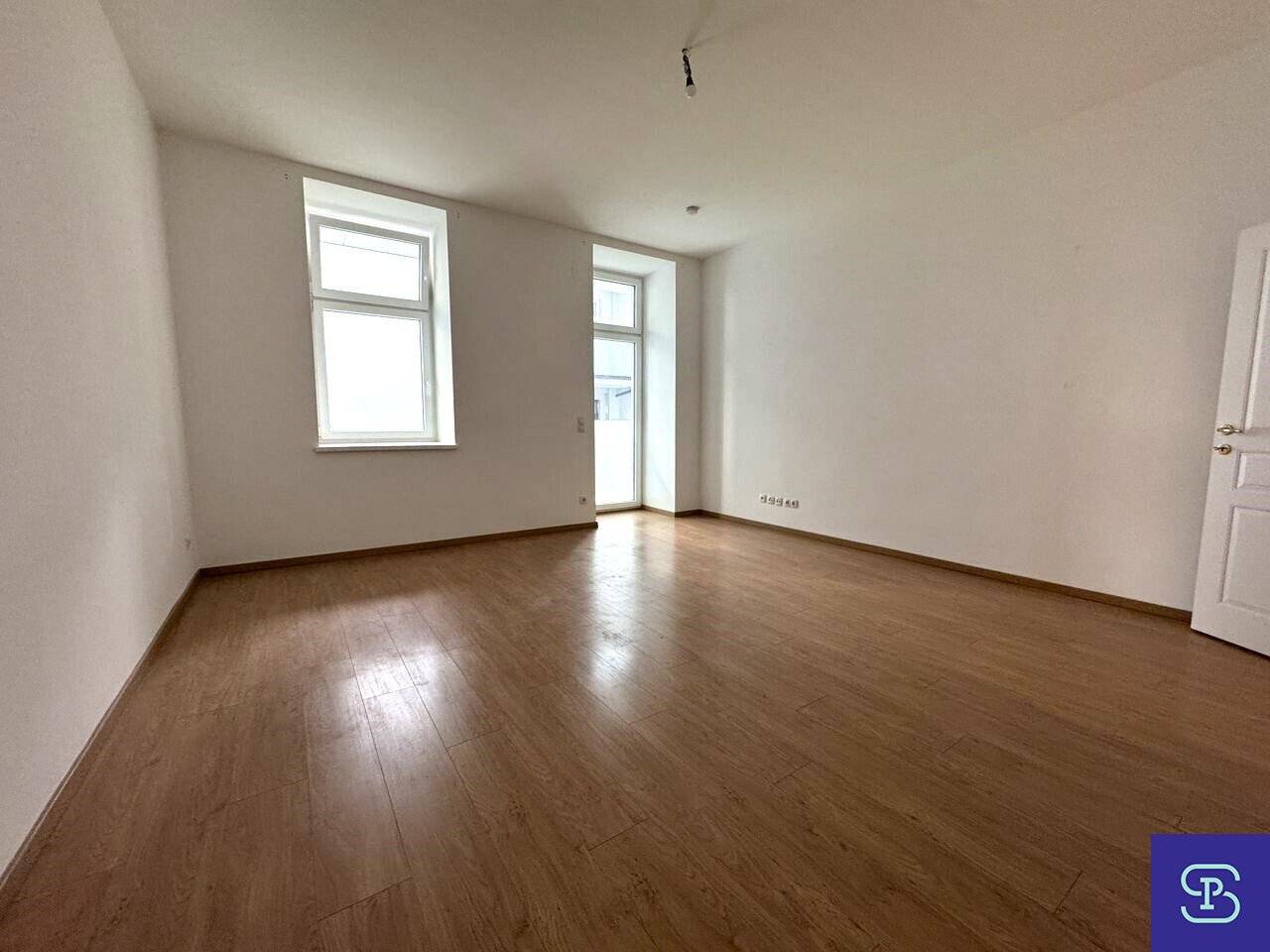 Commission-free: Renovated 50m² old building main rental in courtyard quiet location, 1070 Vienna
