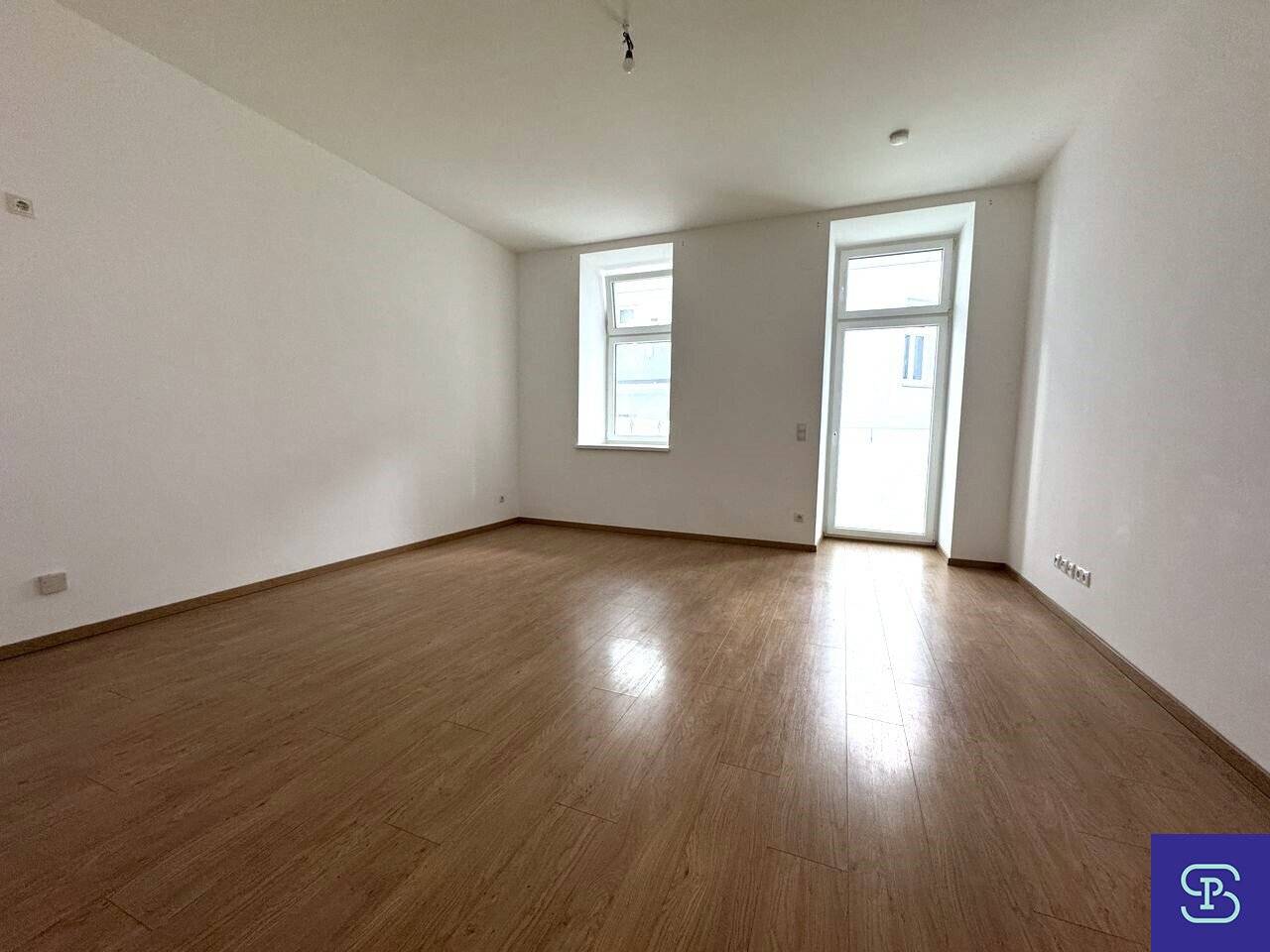 Commission-free: Renovated 50m² old building main rental in courtyard quiet location, 1070 Vienna
