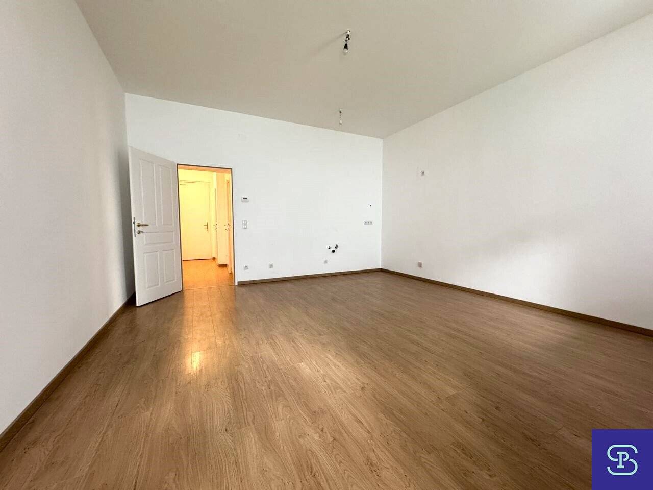 Commission-free: Renovated 50m² old building main rental in courtyard quiet location, 1070 Vienna