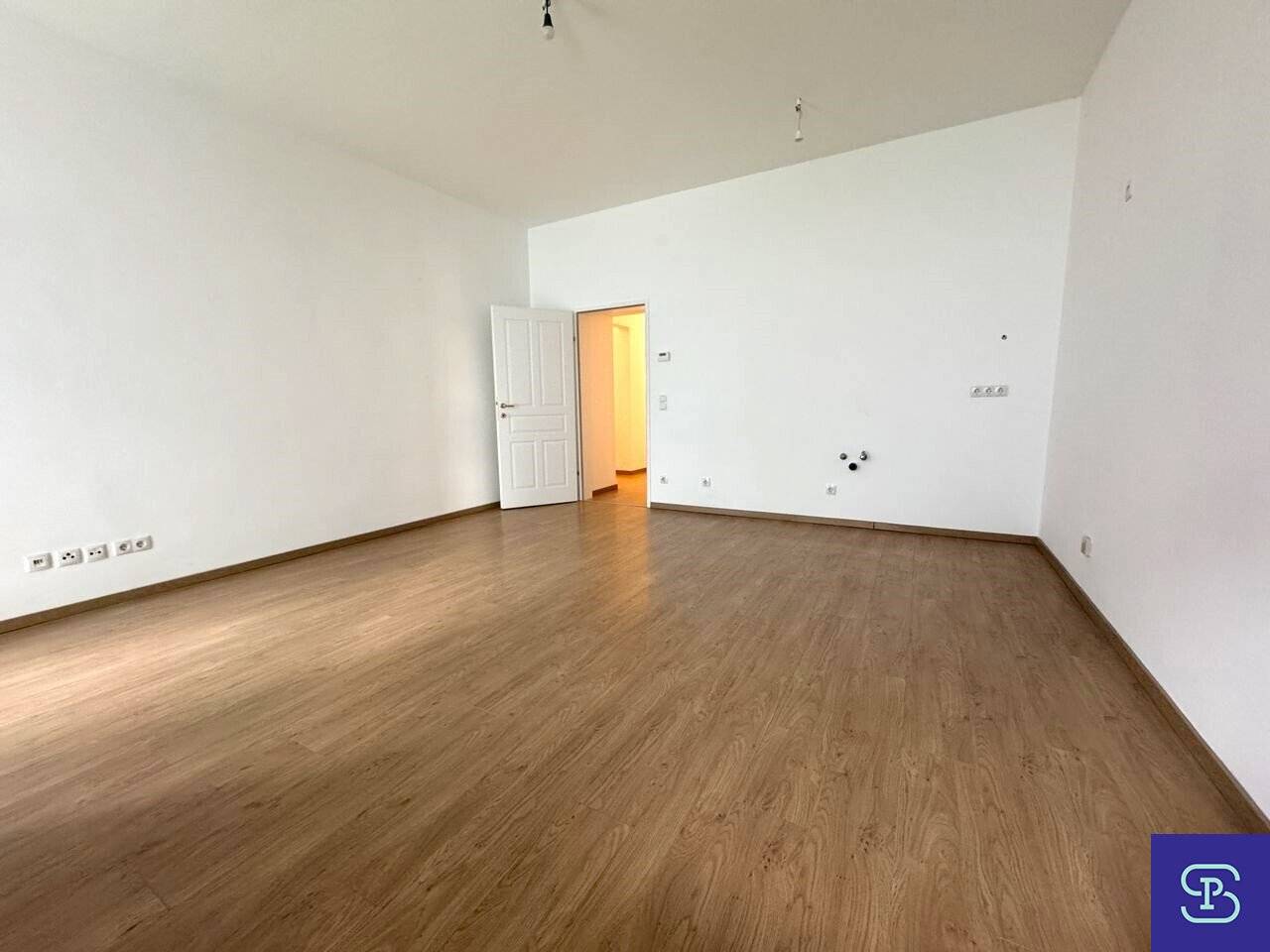 Commission-free: Renovated 50m² old building main rental in courtyard quiet location, 1070 Vienna