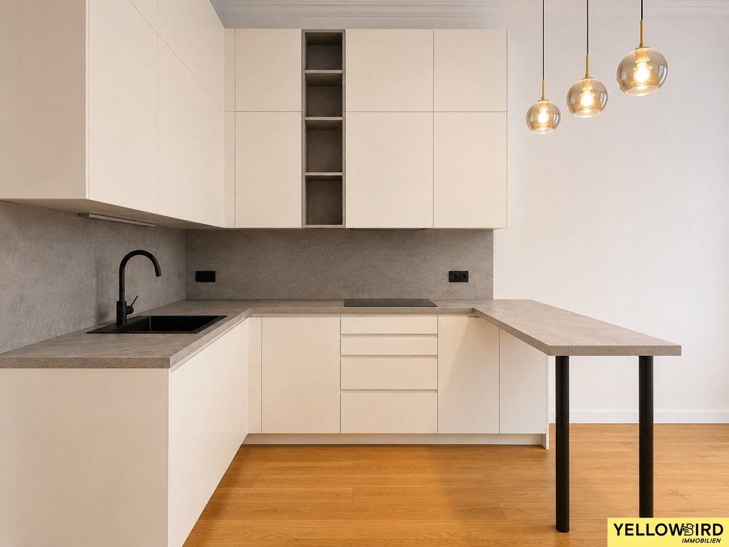 High-quality renovated 3-room period apartment I Central location I Near Rochusmarkt