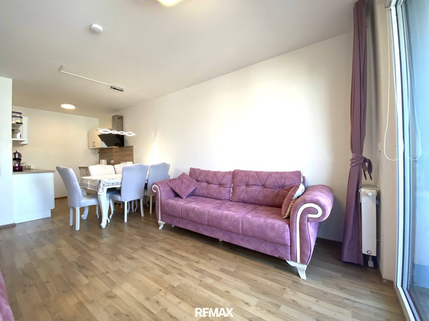 Möblierte 2-Zimmer-Wohnung im 3. Liftstock mit Freifläche in U6-Nähe