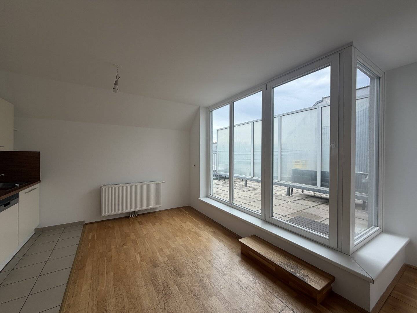 Quiet 3-room attic apartment with terrace I available immediately