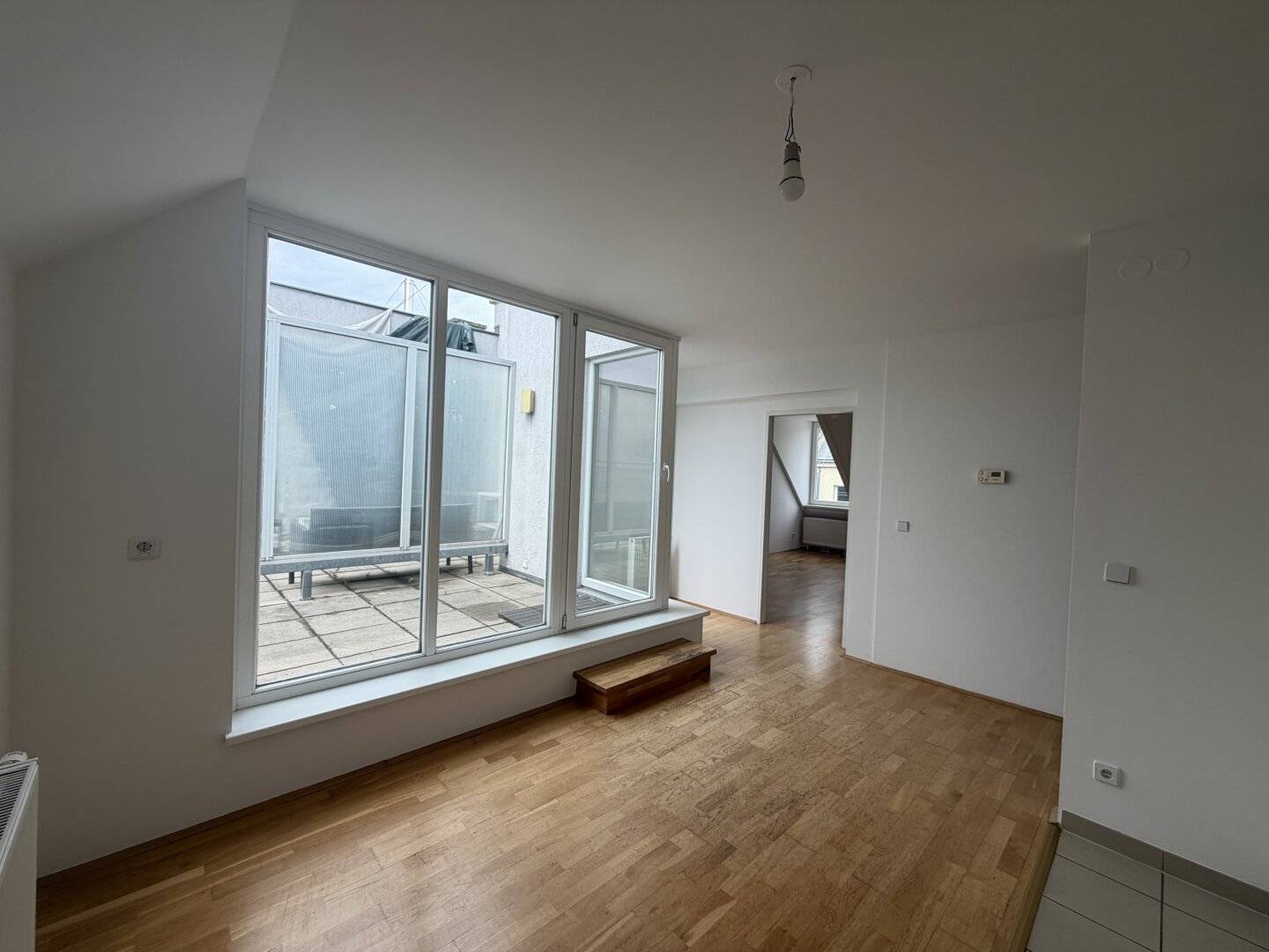 Quiet 3-room attic apartment with terrace I available immediately