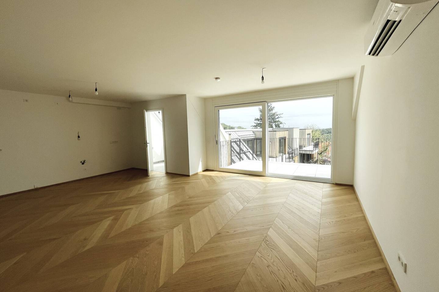 Bright Dachgeschosswohnung first occupancy with wide balcony and views