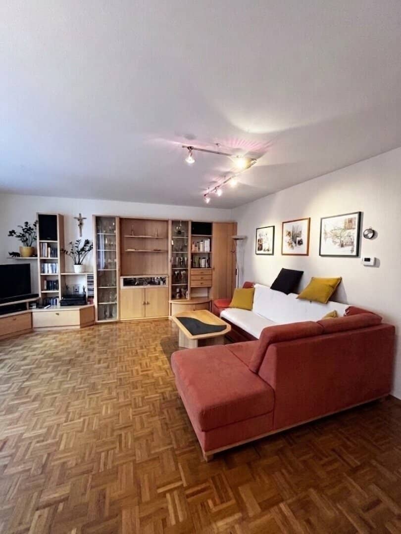 Charming 3-room apartment with underground parking space in the heart of the 7th district