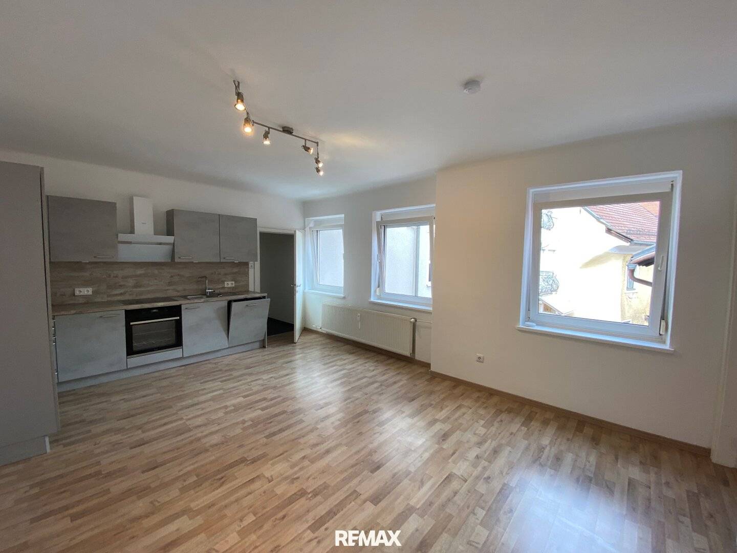 Solid investment property: Well laid out flatshare apartment near University