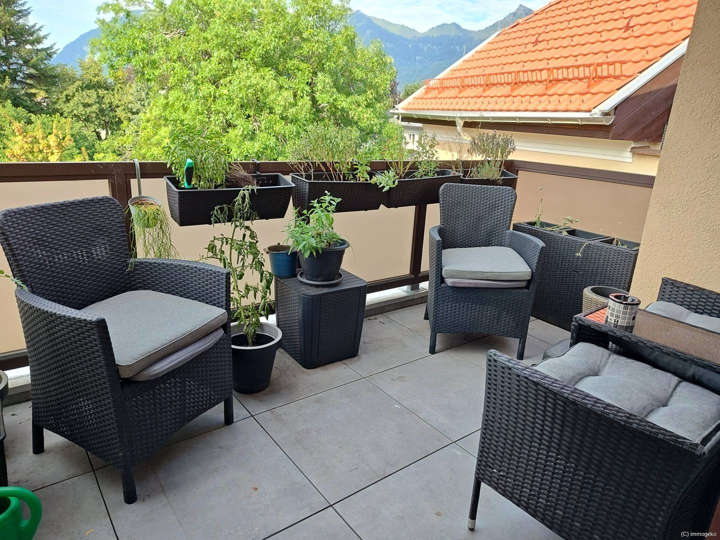 Dachgeschosswohnung mit Bergblick und sonnigem Balkon