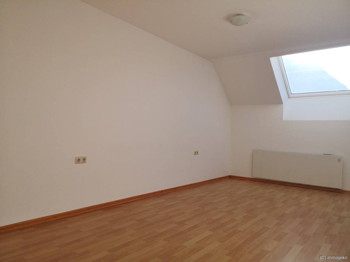 Dachgeschosswohnung mit Bergblick und sonnigem Balkon