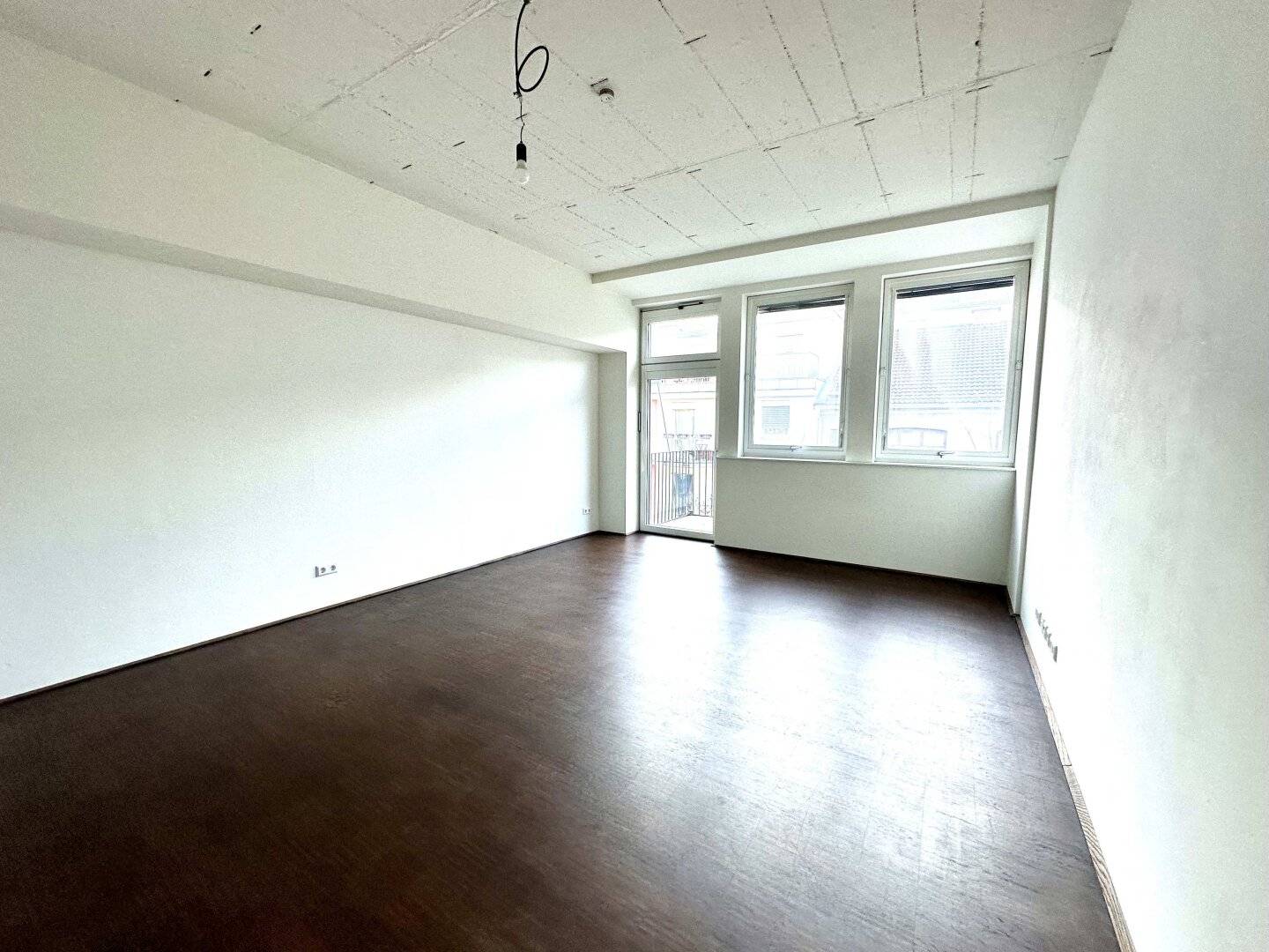 COMMISSION-FREE - Modern city loft with rooftop terrace and balcony in prime inner-city location