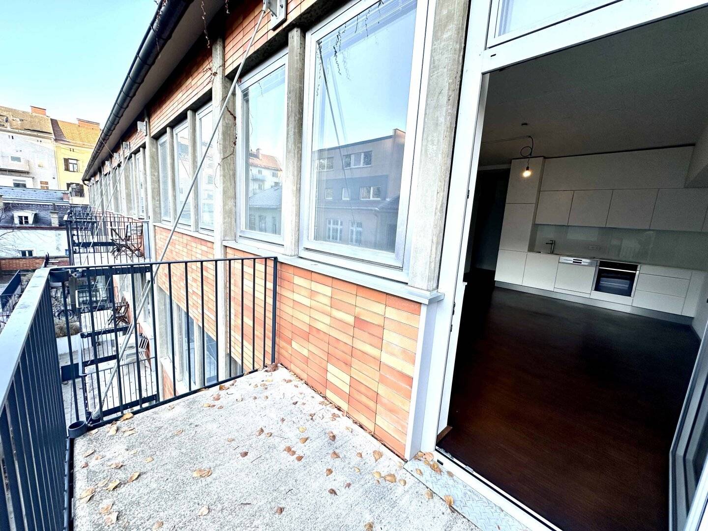 COMMISSION-FREE - Modern city loft with rooftop terrace and balcony in prime inner-city location