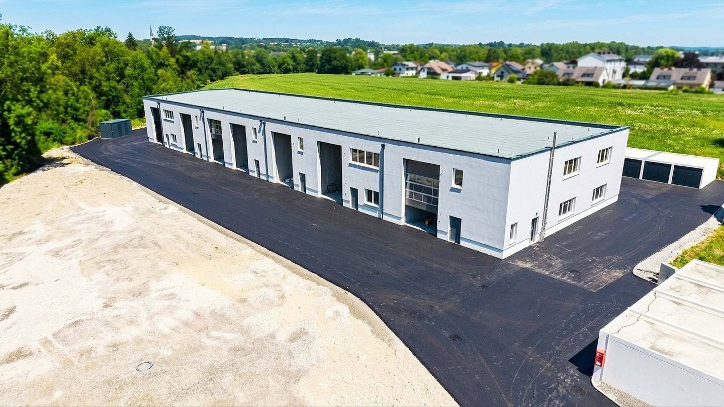 Betriebs-/Produktions- oder Lagerhallen mit Flächen von 59 - 175 m² im Gewerbepark Rüstorf / Schwanenstadt zu verkaufen / vermieten (Top 13c)