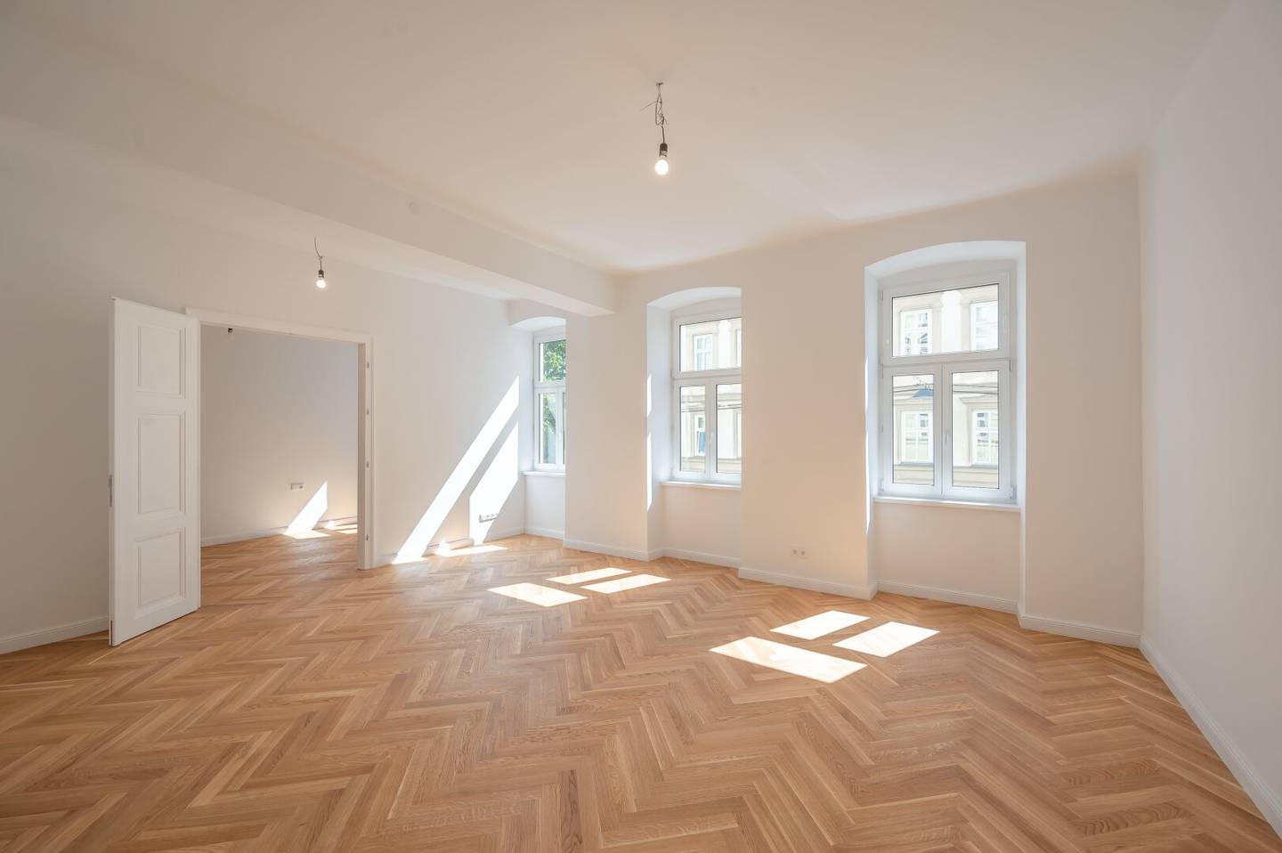 ++FBG6++ High-quality 5-room period apartment with balcony first occupancy near Augarten