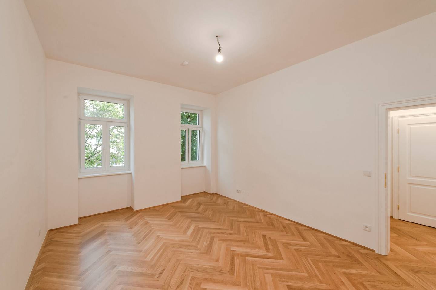 ++FBG6++ High-quality 5-room period apartment with balcony first occupancy near Augarten