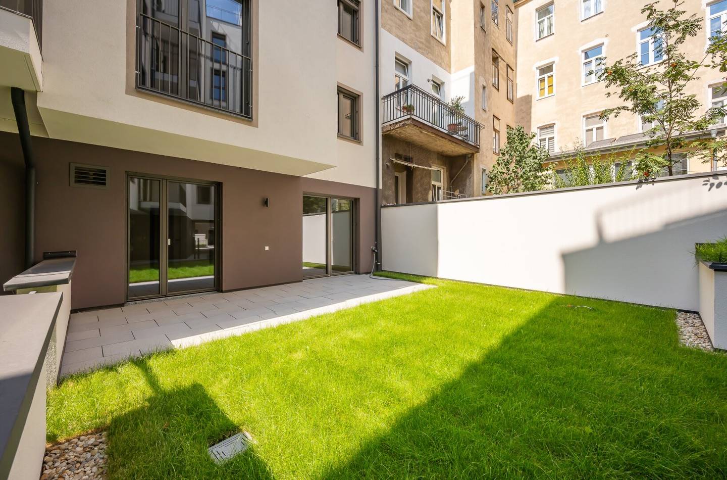 ASG IV Qualitative living in an urban location: high-quality 2-room second occupancy with garden and terrace Commission-free