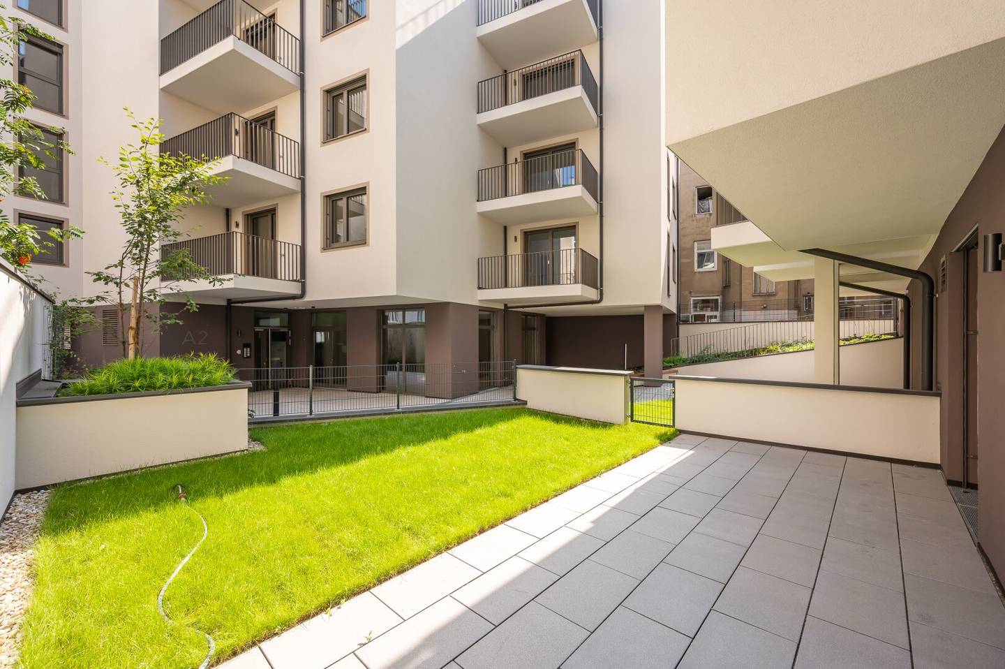 ASG IV Qualitative living in an urban location: high-quality 2-room second occupancy with garden and terrace Commission-free