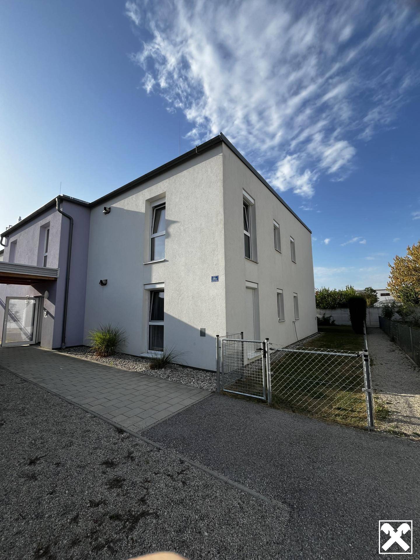 Erdgeschosswohnung mit eigenem Garten und Loggia in ruhiger Lage