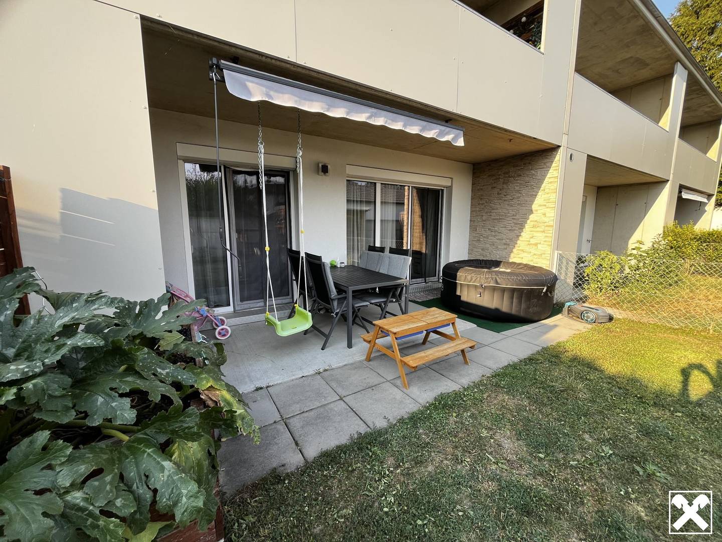 Erdgeschosswohnung mit eigenem Garten und Loggia in ruhiger Lage