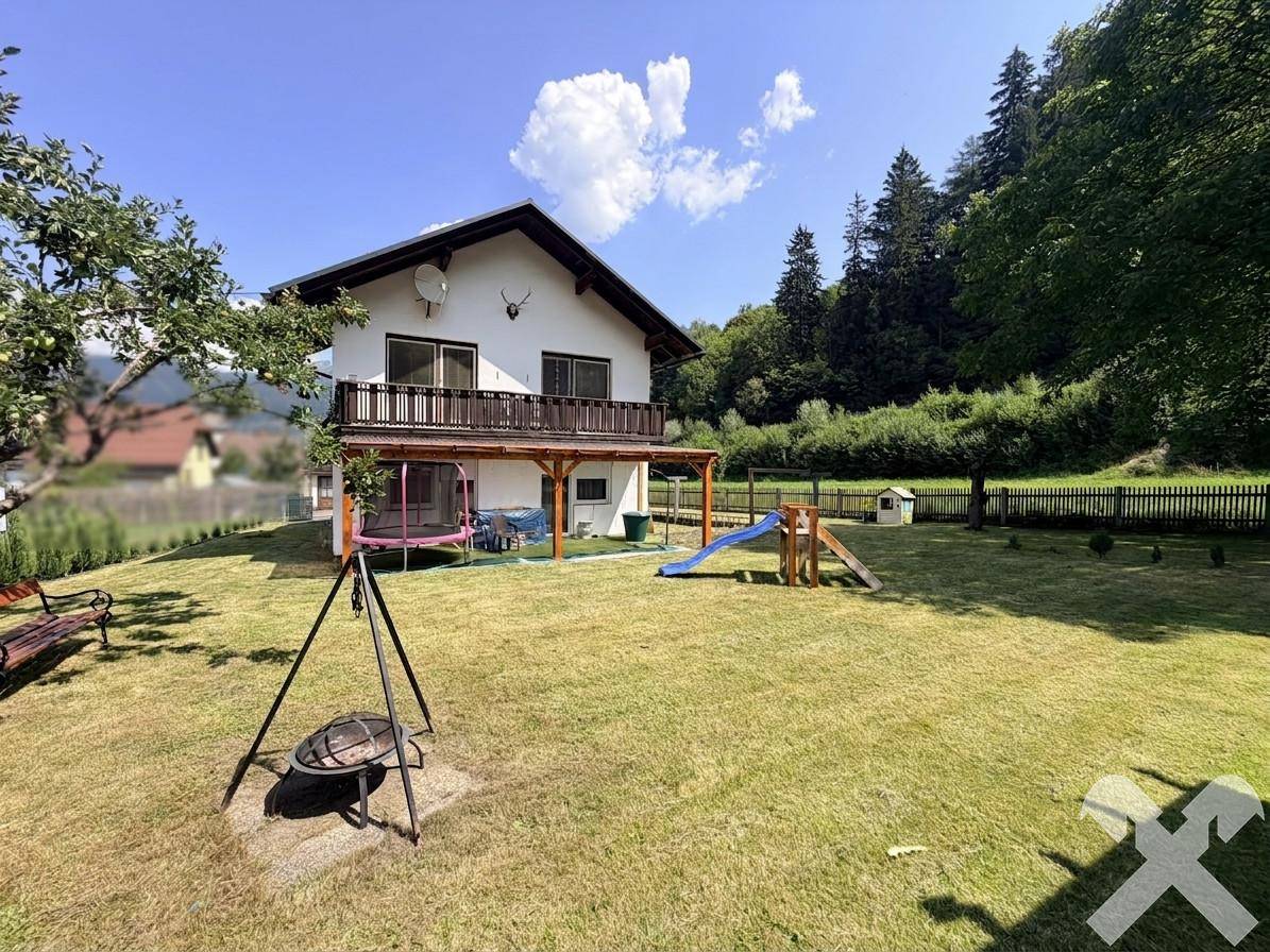 Familienwohnung mit saniertem Erdgeschoss und großem Garten
