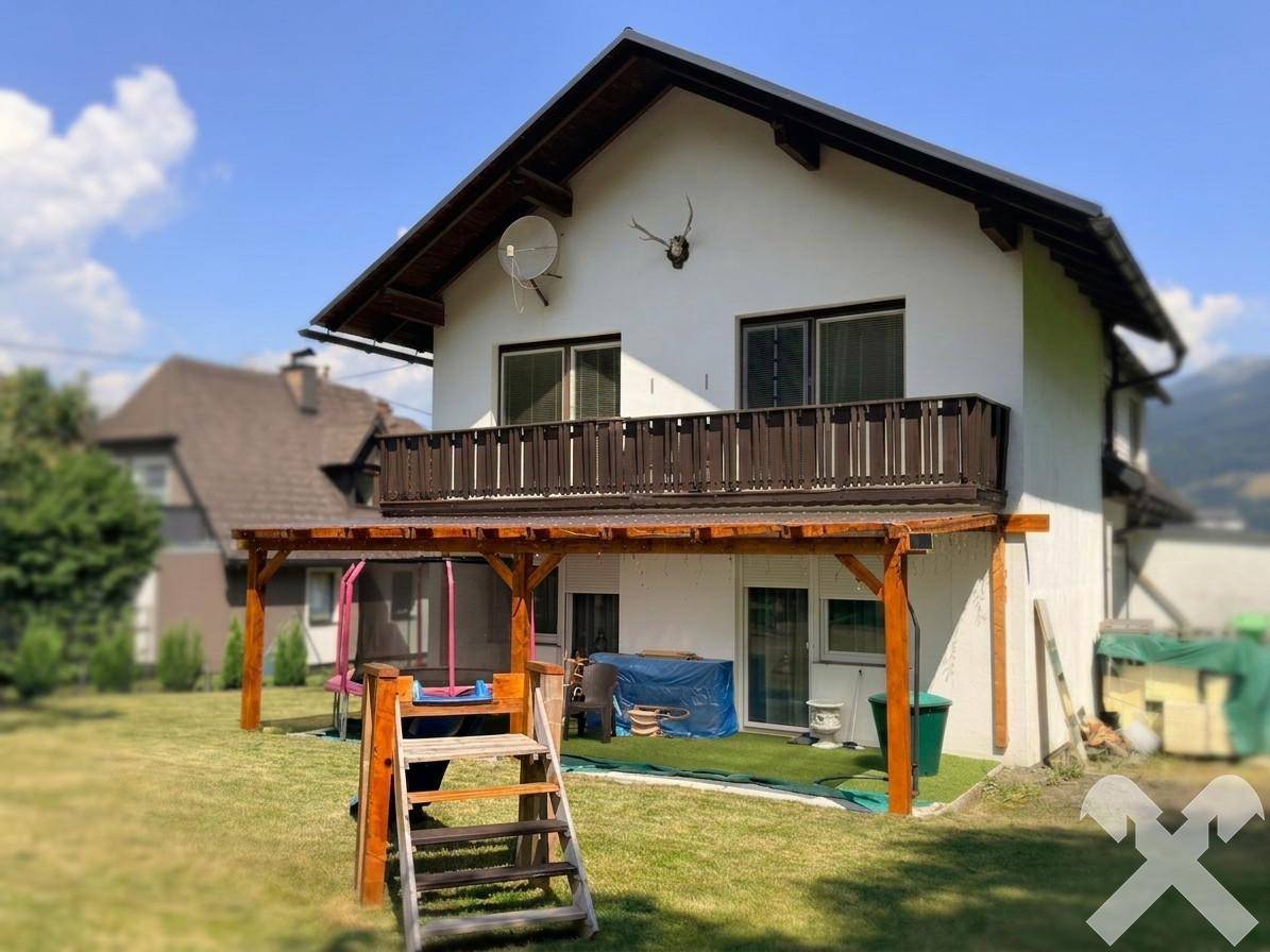 Familienwohnung mit saniertem Erdgeschoss und großem Garten