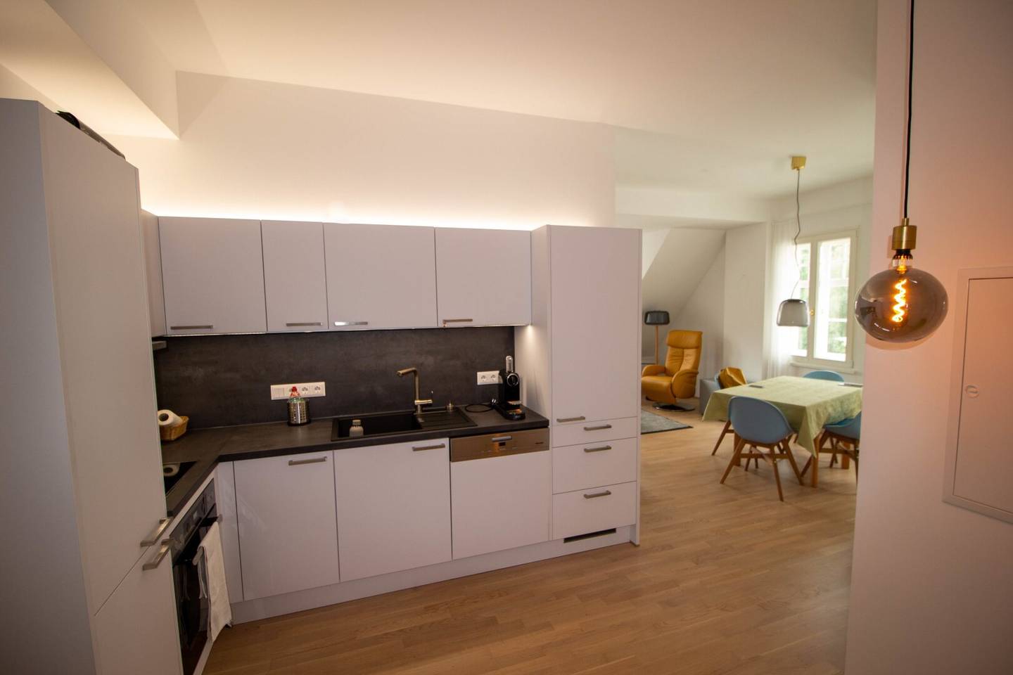 MODERNE 2-ZIMMER WOHNUNG AM SPITTALER RATHAUSMARKT!