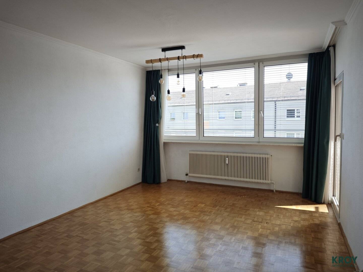 Well-kept 2-room apartment with south loggia - urban location Lehen