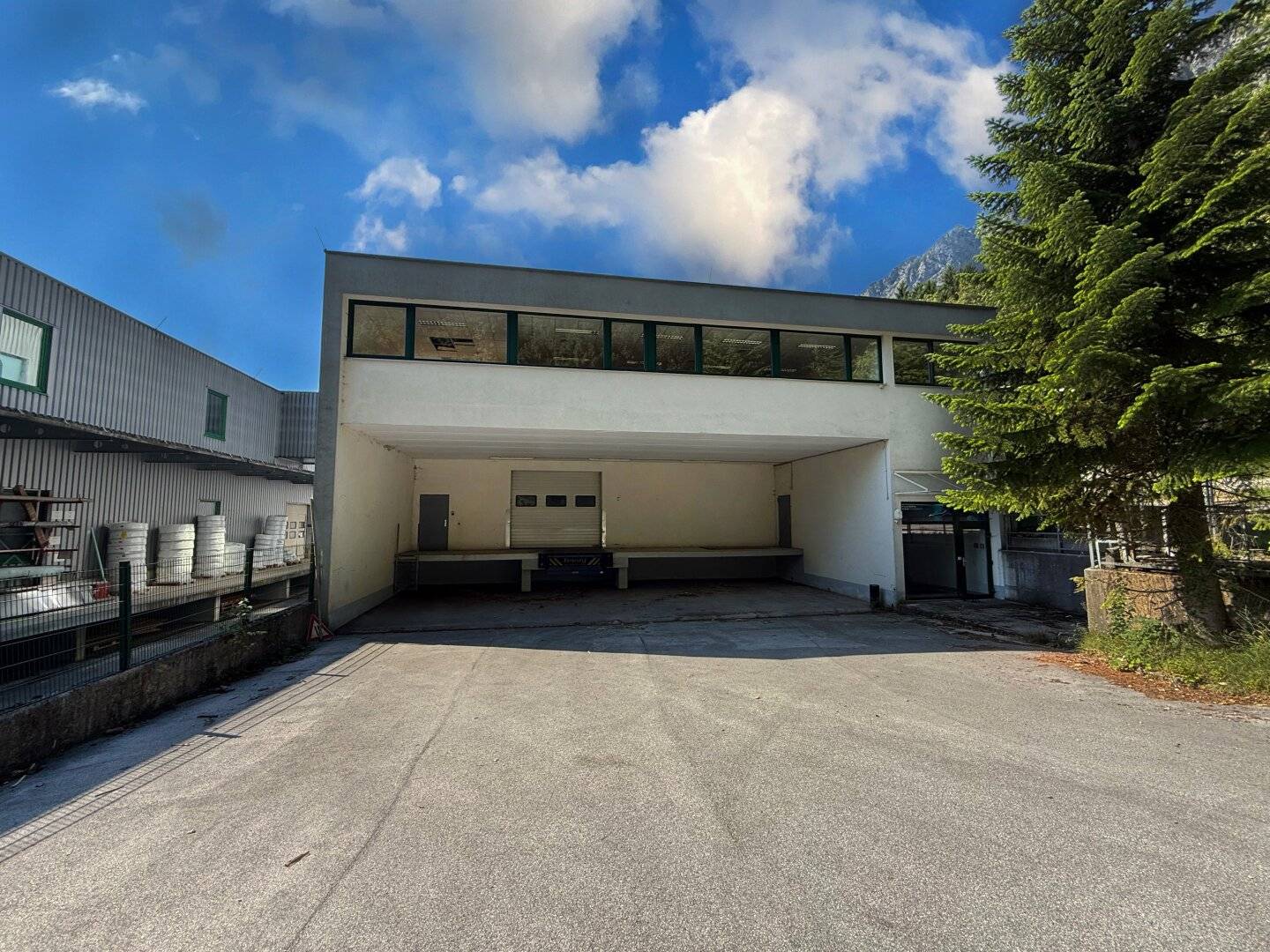 Großzügiges Gewerbeareal mit vielseitigen Nutzungsmöglichkeiten in Salzburg-Grödig