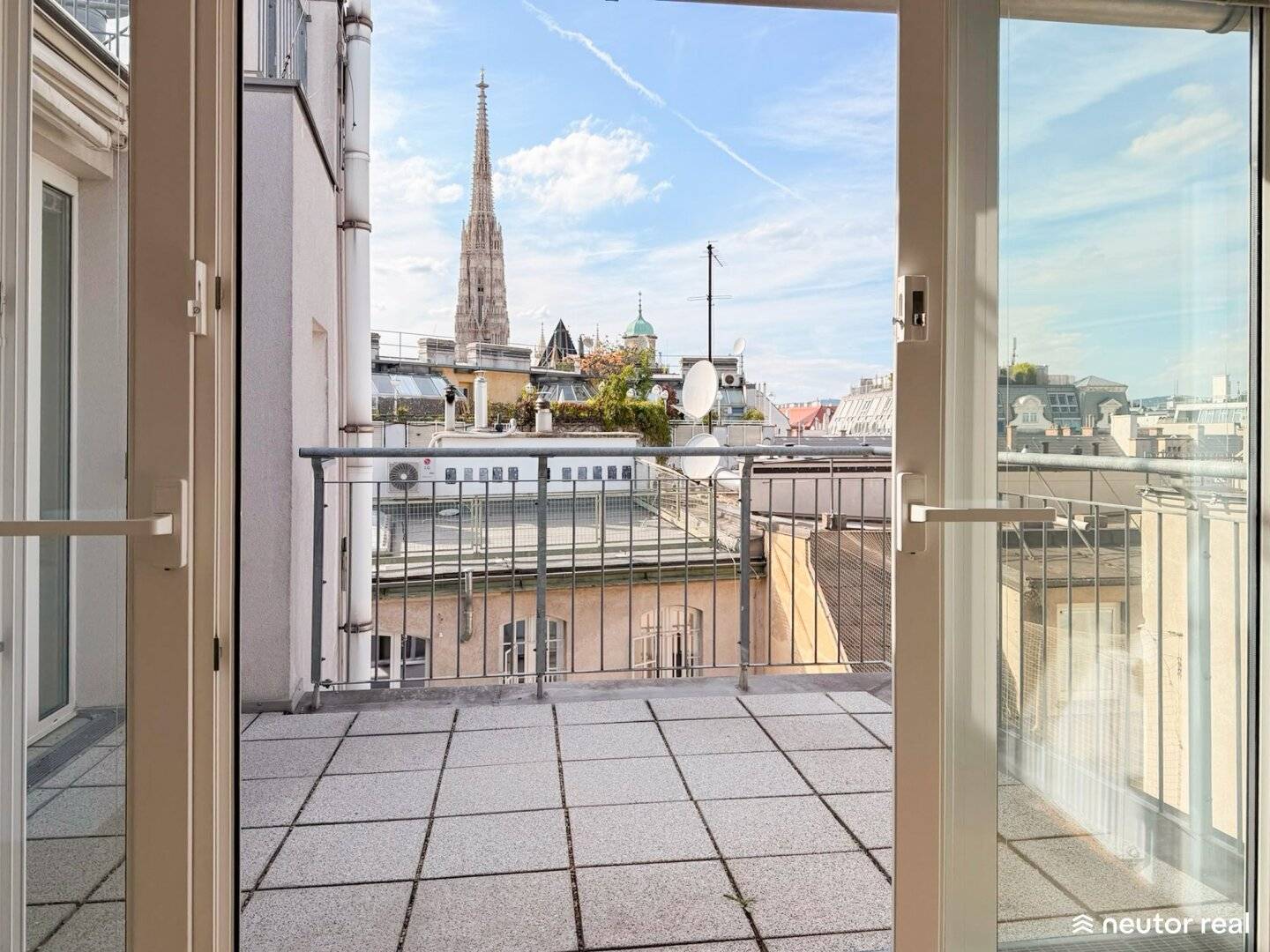Stilvoll residieren im Herzen Wiens: Helle Dachgeschoss-Maisonette mit Klimaanlage und Dachterrasse mit Blick auf den Stephansdom