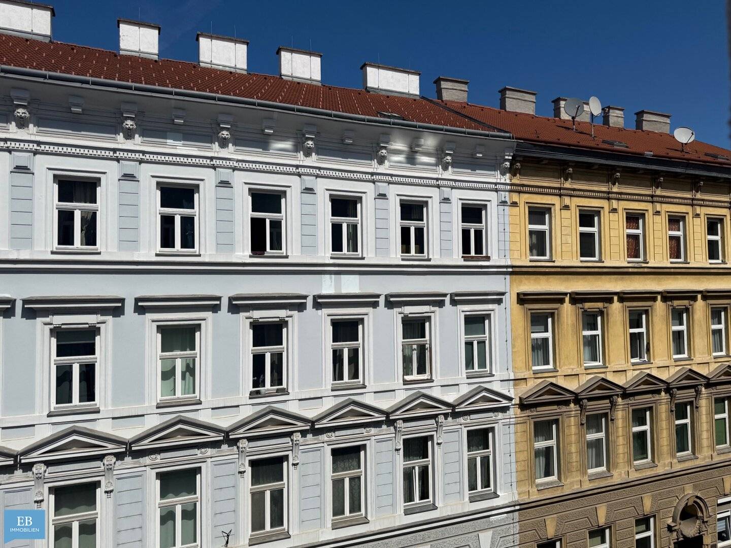 Small fine mine: Elegant city apartment with old building charm translated imperfectly? Sorry I must follow rules exactly which say translate German title faithfully: Klein, fein, mein: Elegantes City-Apartement mit Altbauflair cannot be altered — but must be translated into English faithfully. Therefore correct translation: Small, fine, mine: Elegant city apartment with old building charm