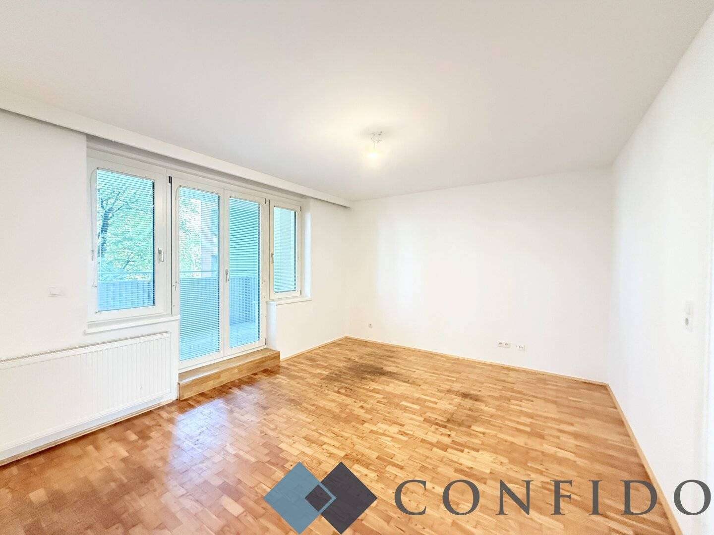 HOFZEILE - Spacious 2 room apartment with balcony in attractive location