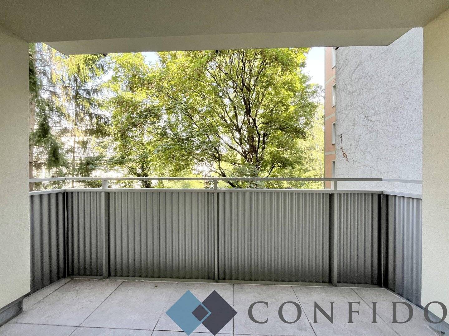 HOFZEILE - Spacious 2 room apartment with balcony in attractive location