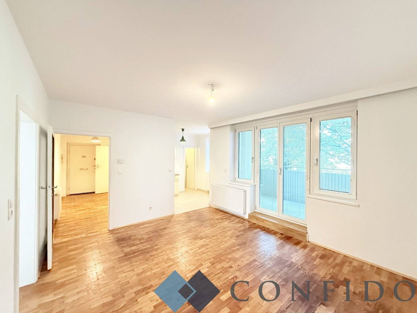 HOFZEILE - Spacious 2 room apartment with balcony in attractive location