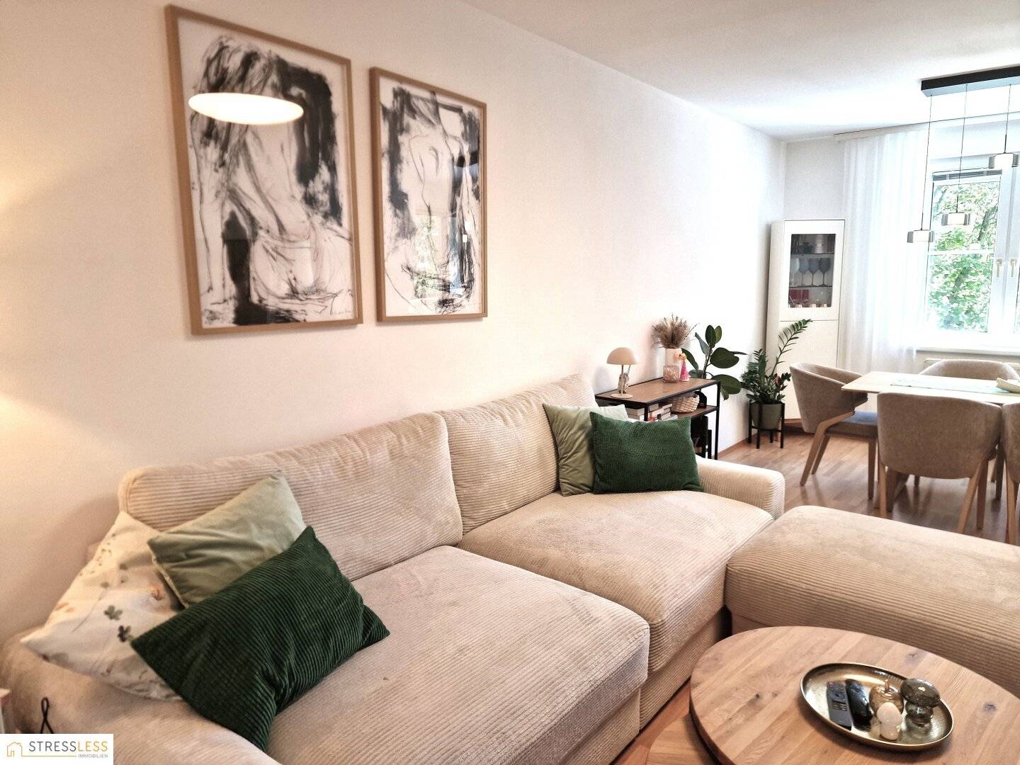 25 minutes from Vienna! Sunny 3-room condominium with park view, cozy loggia and covered parking