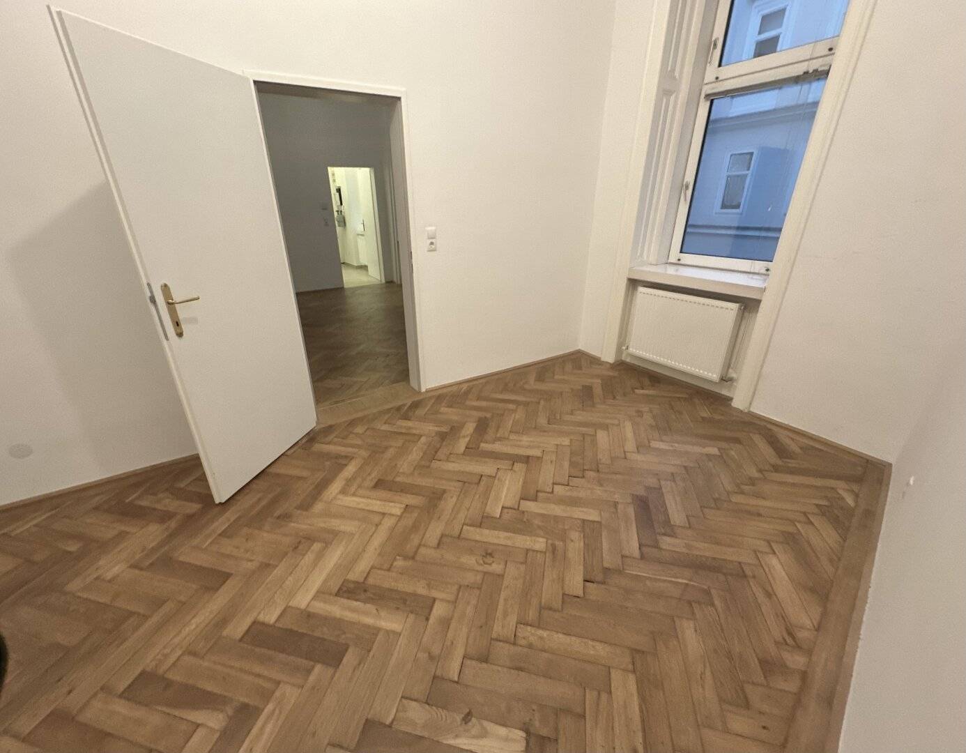 Unbefristete, nicht zentralbegehbare 2 Zimmer Stilaltbau- Wohnung nächst Urania nur 3 Gehminuten vom 1. Wiener Bezirk entfernt