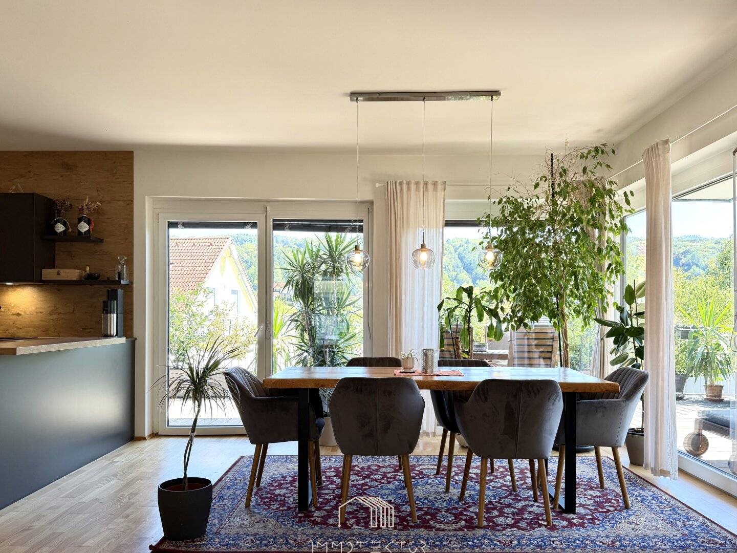 RESIDENTIAL HIGHLIGHT NEAR GRAZ: Spacious 5‑room apartment with large balcony, two parking spaces, EV charging station and exclusive green quiet location