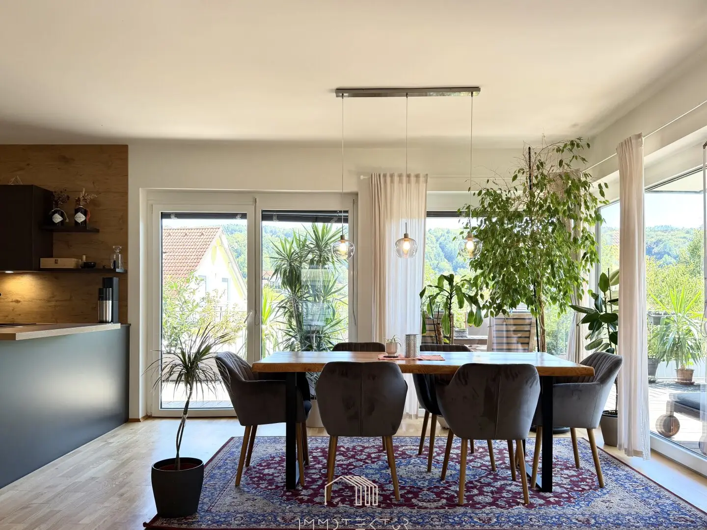RESIDENTIAL HIGHLIGHT NEAR GRAZ: Spacious 5‑room apartment with large balcony, two parking spaces, EV charging station and exclusive green quiet location