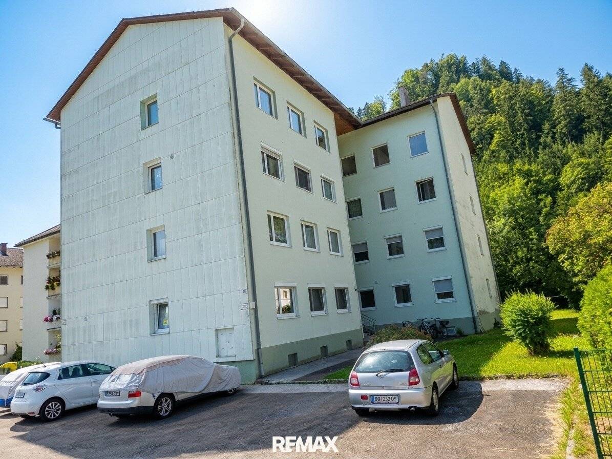 Helle 4 Zimmerwohnung mit Balkon