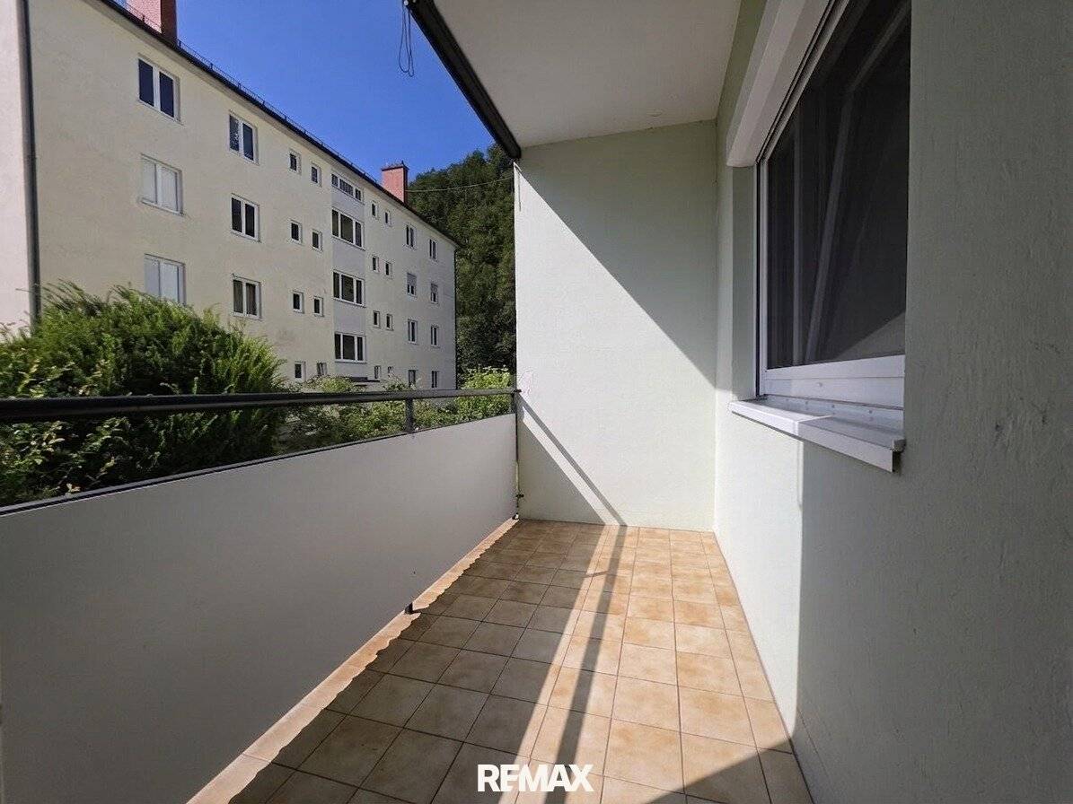 Helle 4 Zimmerwohnung mit Balkon