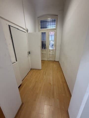 Top office in 1160 Vienna, ground floor, 2 rooms, well maintained, rent 570.60 €
