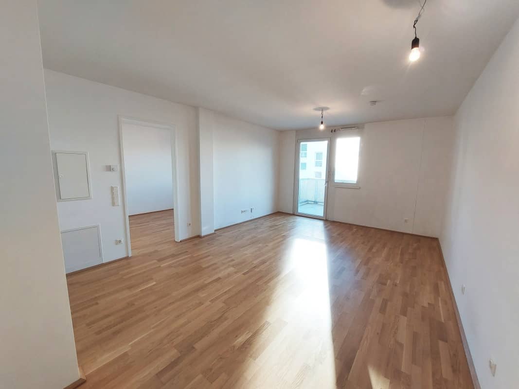 Lichtdurchflutete Wohnung mit Balkon und Deckenkühlung