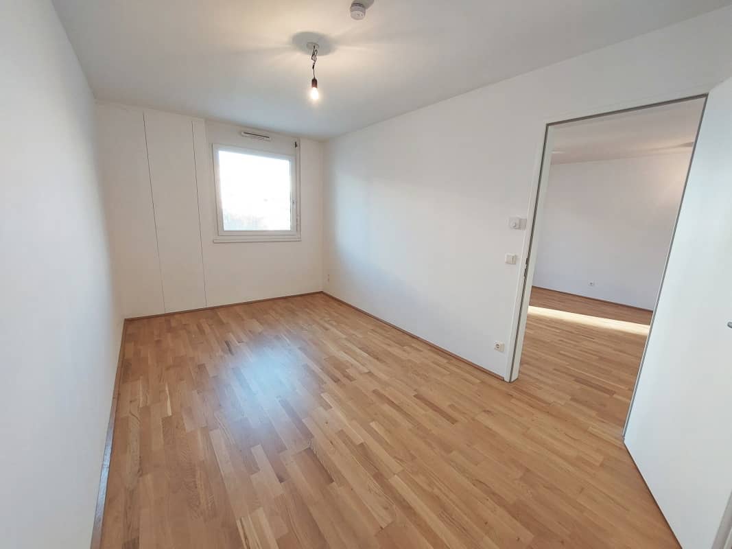 Lichtdurchflutete Wohnung mit Balkon und Deckenkühlung