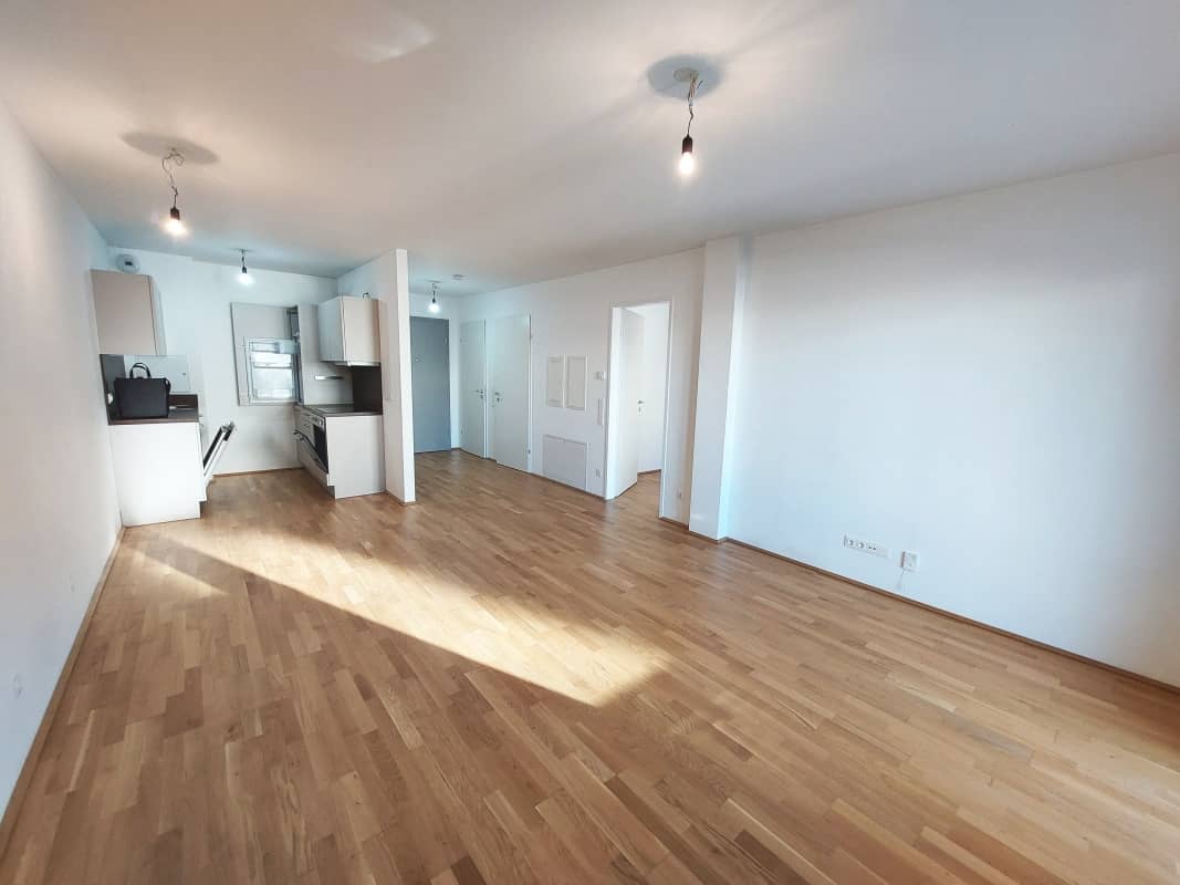 Lichtdurchflutete Wohnung mit Balkon und Deckenkühlung