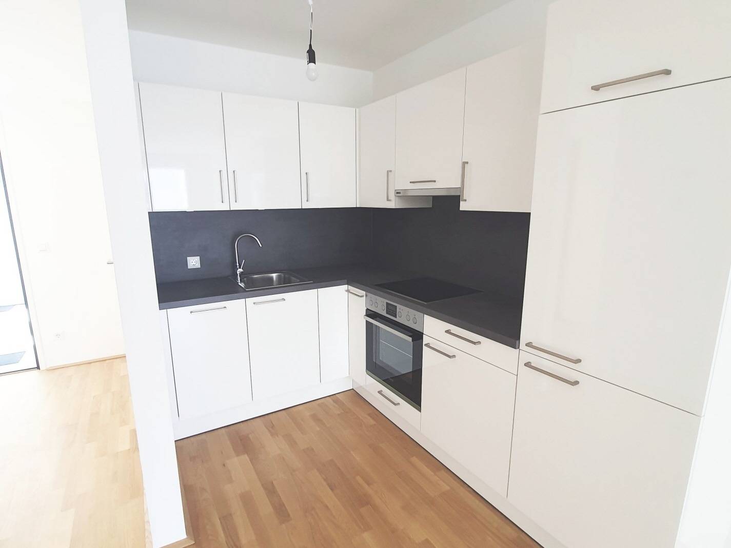 Moderne Wohnung mit Loggia und Blick ins Grüne