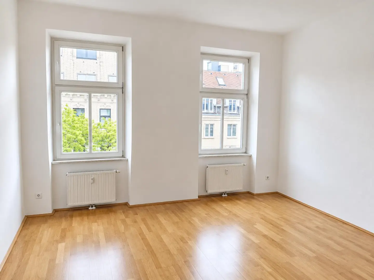 Bright apartment in renovated historic building rented on fixed term