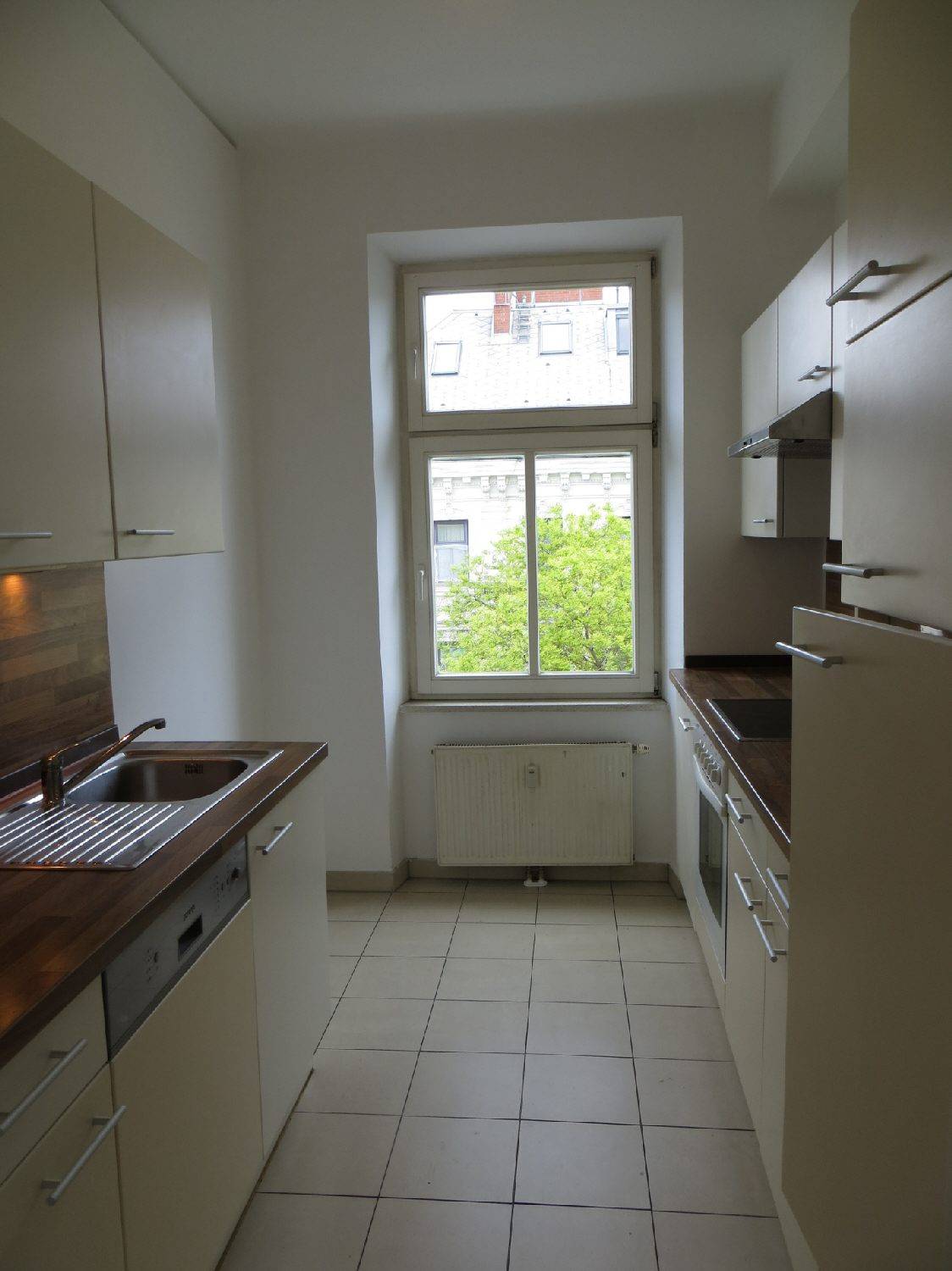 Bright apartment in renovated historic building rented on fixed term