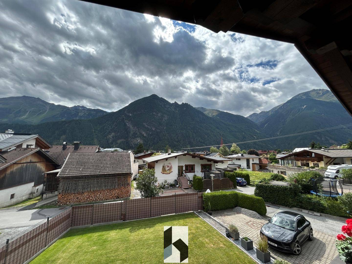 Helle Wohnung mit großem Balkon und Aussicht im Ötztal