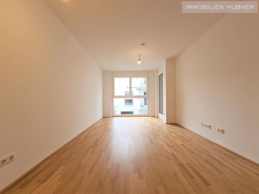 Modern well equipped Wohnung with balcony near Shopping Center Nord