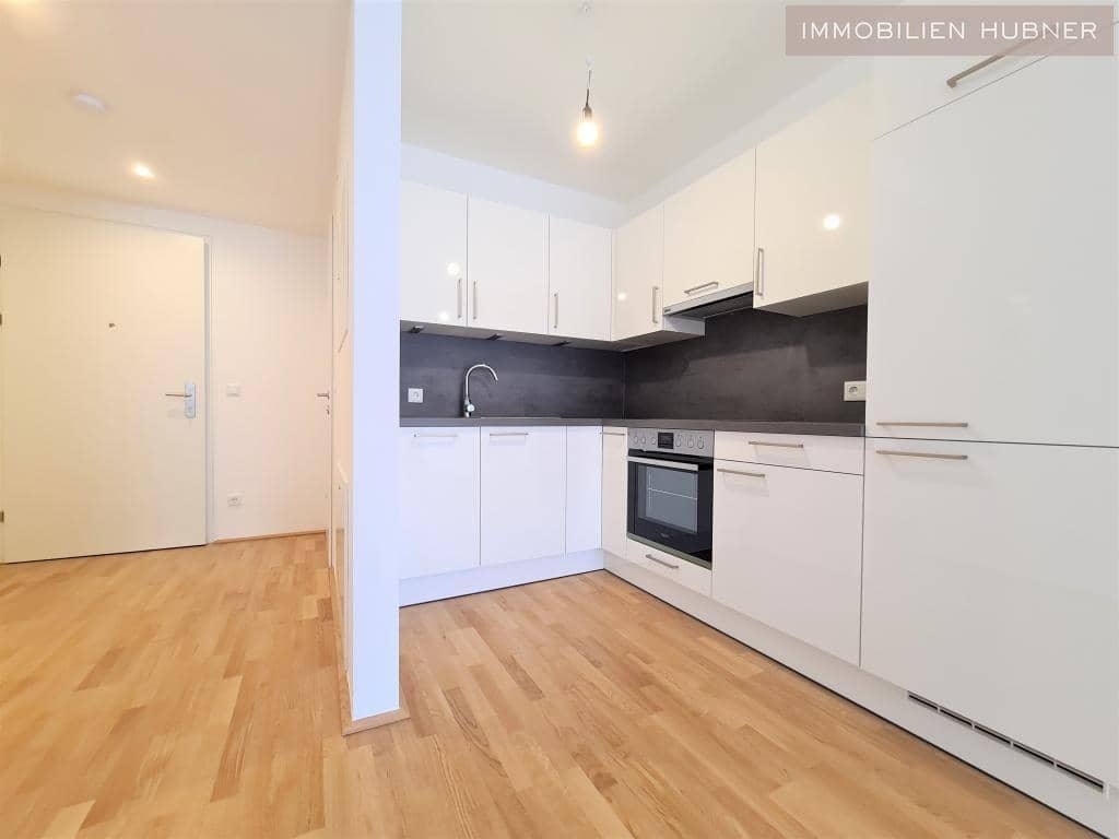 Modern well equipped Wohnung with balcony near Shopping Center Nord