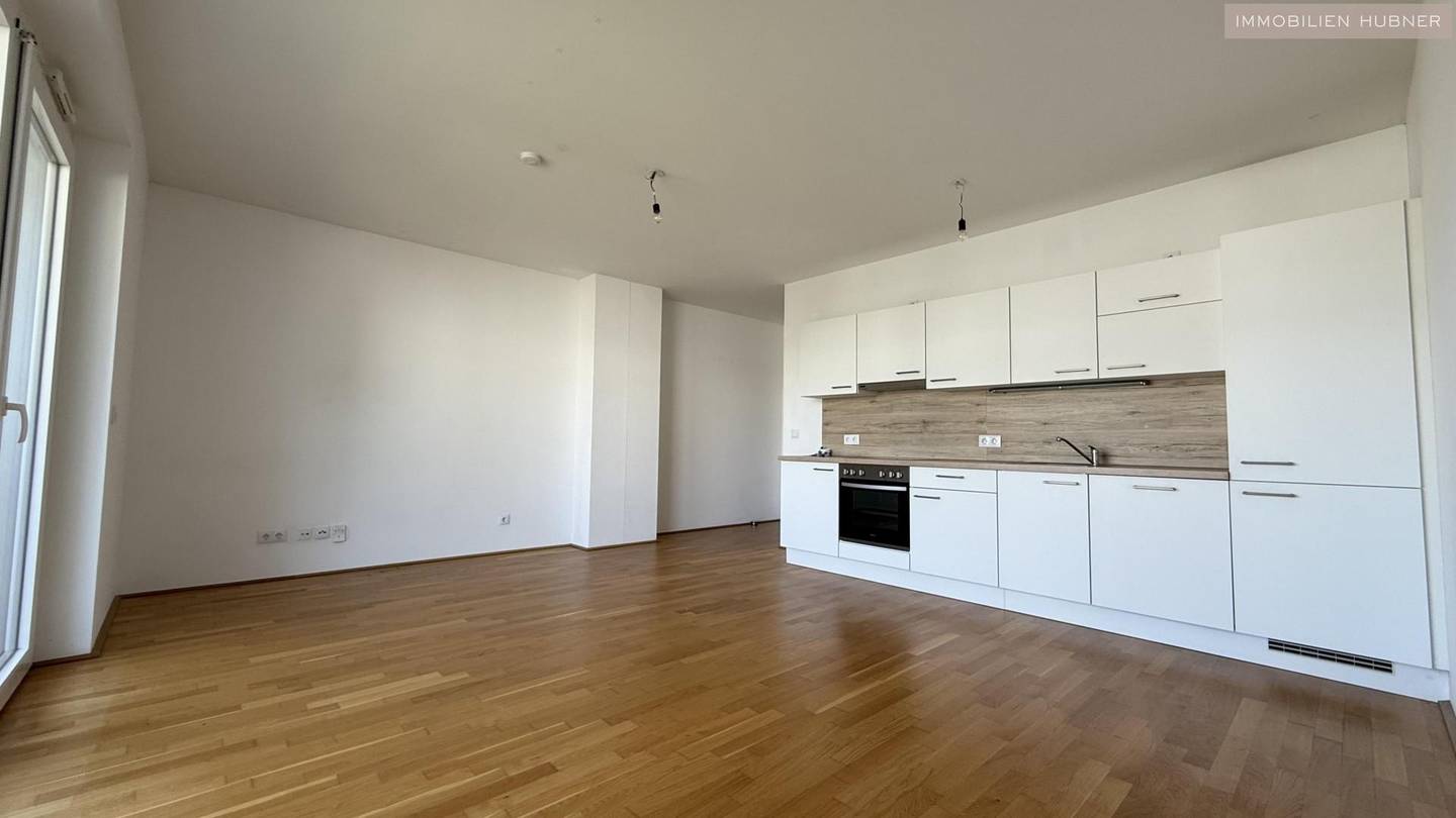 Bright Wohnung with large loggia near Akademiepark